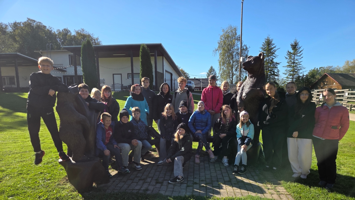 25. septembril tähistasid meie kooli näiteringid uue hooaja algust Elistvere loomapargis. Tähistamiseks oli põhjust, sest eelmisel hooajal kooliteatrite festiva